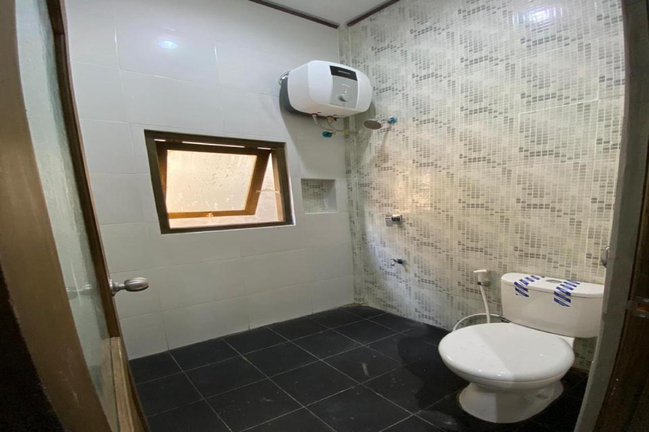 Reddoorz Near Mojokerto Train Station Hotel Eksteriør billede